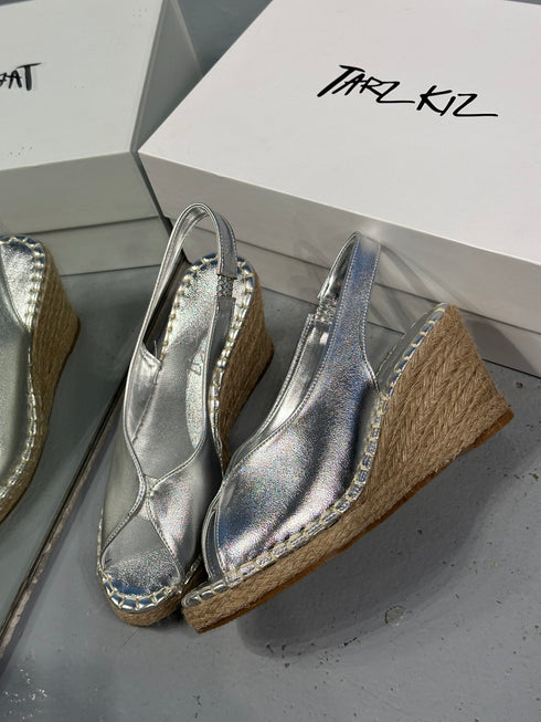 CAPRI GÜMÜŞ HASIR DOLGU TOPUK SANDALET